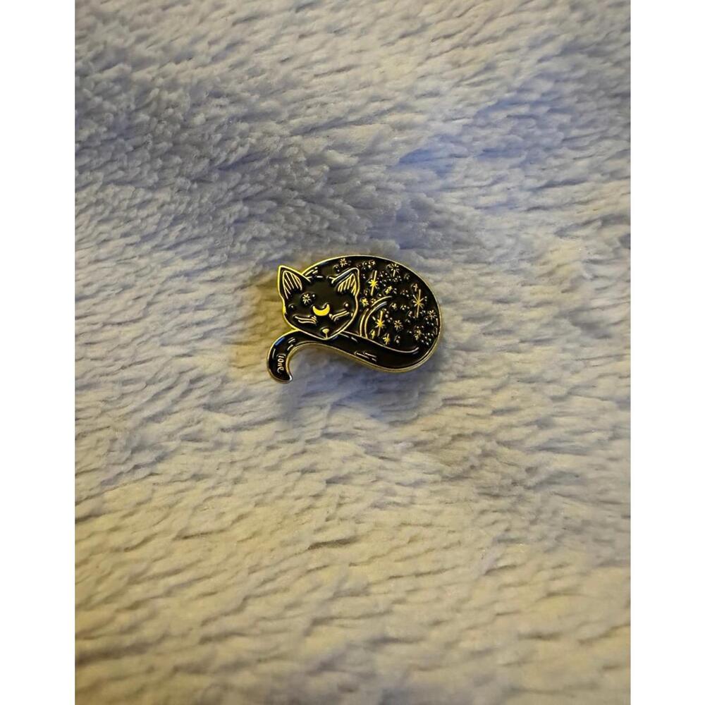 Black cat sleeping enamel pin constellation stars stellar moon